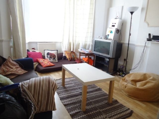  Image of 2 bedroom Flat to rent in Wightman Road London N8 at Wightman Road  Turnpike Lane, N8 0NA
