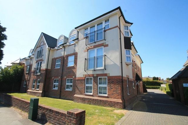  Image of 2 bedroom Flat for sale in Winchester Road Shirley Southampton SO16 at Winchester Road Bassett Southampton, SO16 7BB