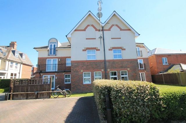  Image of 2 bedroom Flat for sale in Winchester Road Shirley Southampton SO16 at Winchester Road Bassett Southampton, SO16 7BB