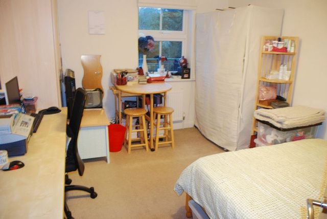  Image of 2 bedroom Flat for sale in Winchester Road Shirley Southampton SO16 at Winchester Road Bassett Southampton, SO16 7BB