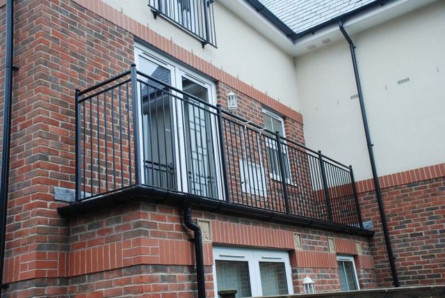  Image of 2 bedroom Flat for sale in Winchester Road Shirley Southampton SO16 at Winchester Road Bassett Southampton, SO16 7BB