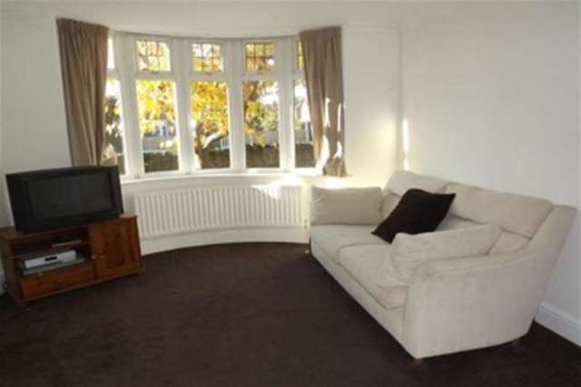  Image of 3 bedroom Semi-Detached house to rent in Wollaton Road Beeston Nottingham NG9 at Nottingham, NG9 2PH