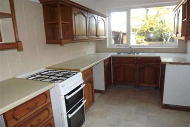  Image of 3 bedroom Semi-Detached house to rent in Wollaton Road Beeston Nottingham NG9 at Nottingham, NG9 2PH