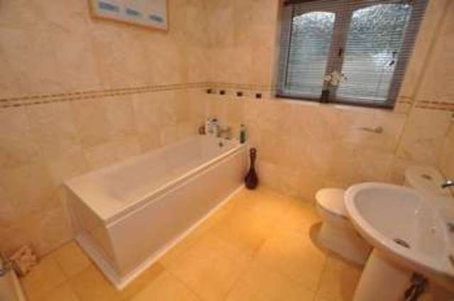  Image of 4 bedroom Detached house for sale in Woodleighton Grove Uttoxeter ST14 at Woodleighton Grove  Uttoxeter, ST14 8BX