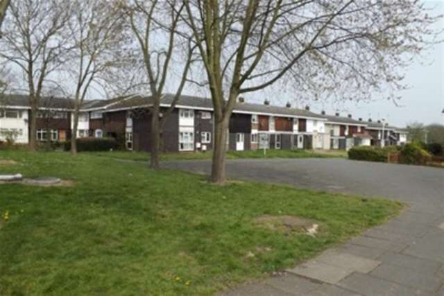  Image of 2 bedroom Maisonette to rent in Woolmer Green Laindon Basildon SS15 at Basildon, SS15 5LR