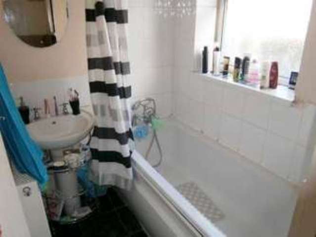  Image of 4 bedroom Detached house to rent in Worcester Road London E12 at Worcester Road  Manor Park, E12 5JX