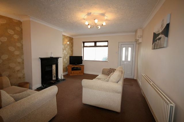  Image of 2 bedroom Terraced house to rent in Yeoman Street Skelton-in-Cleveland Saltburn-by-the-Sea TS12 at Yeoman Street Skelton-in-Cleveland Saltburn-By-The-Sea, TS12 2LG