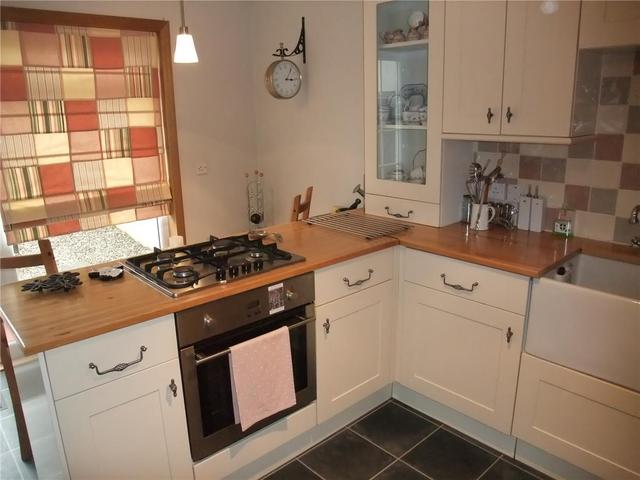  Image of 2 bedroom Flat to rent in Young Terrace Cowdenbeath KY4 at Cowdenbeath Fife Fife, KY4 9LB