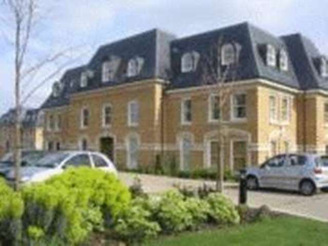  Image of 2 bedroom Flat to rent in Holmesdale Road Teddington TW11 at 50 Holmesdale Road Teddington, TW11 9NE