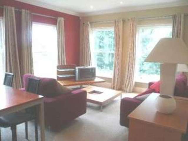  Image of 2 bedroom Flat to rent in Holmesdale Road Teddington TW11 at 50 Holmesdale Road Teddington, TW11 9NE