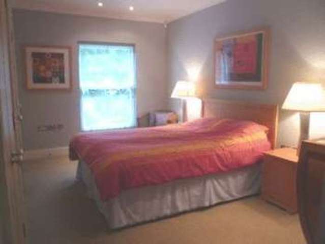  Image of 2 bedroom Flat to rent in Holmesdale Road Teddington TW11 at 50 Holmesdale Road Teddington, TW11 9NE