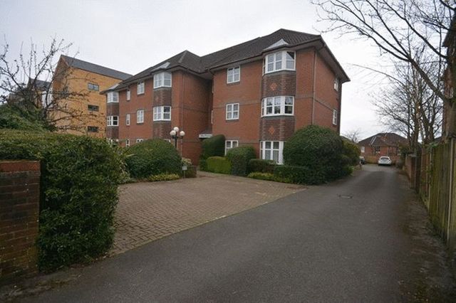 Image of 1 bedroom Flat to rent in Westwood Road Southampton SO17 at Westwood Road  Southampton, SO17 1DP