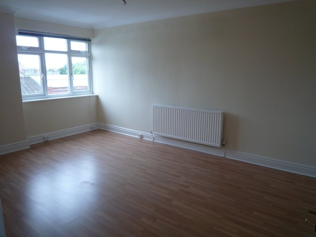  Image of 2 bedroom Flat to rent in Plymouth Grove Manchester M13 at Manchester  Rusholm, M13 0AF