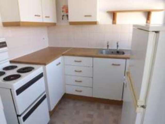  Image of 1 bedroom Flat for sale in Edgcumbe Avenue Newquay TR7 at 52 Edgcumbe Avenue Newquay Newquay, TR7 2NJ