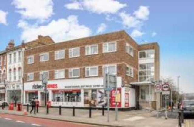  Image of 1 bedroom Flat for sale in Richmond Road Kingston upon Thames KT2 at 72A Richmond Road Kingston upon Thames Norbiton, KT2 5EL