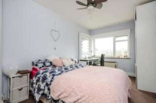  Image of 1 bedroom Flat for sale in Richmond Road Kingston upon Thames KT2 at 72A Richmond Road Kingston upon Thames Norbiton, KT2 5EL