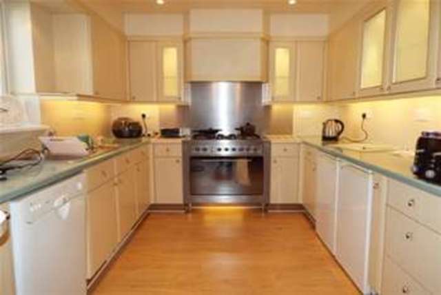  Image of 4 bedroom Detached house to rent in Addison Avenue London N14 at London, N14 4AJ