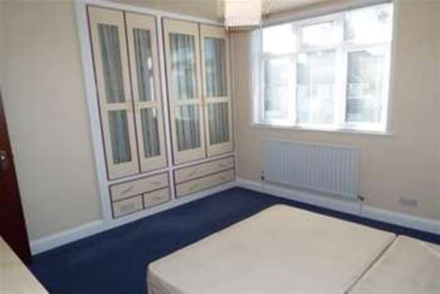  Image of 4 bedroom Detached house to rent in Addison Avenue London N14 at London, N14 4AJ