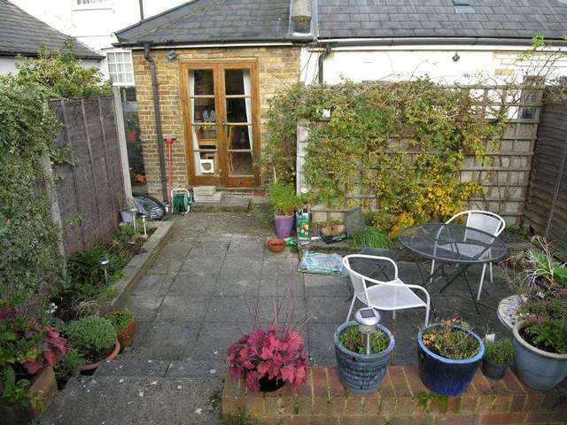  Image of 2 bedroom Terraced house to rent in Albert Road Epsom KT17 at Albert Road  Epsom, KT17 4EH