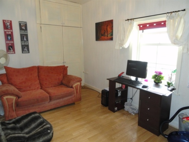 Image of 5 bedroom Terraced house for sale in Albert Road Saltaire Shipley BD18 at Saltaire, Shipley, BD18 4NS