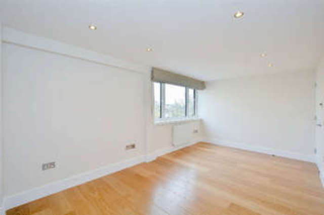  Image of 2 bedroom Flat to rent in Albert Street London NW1 at London, NW1 7NE