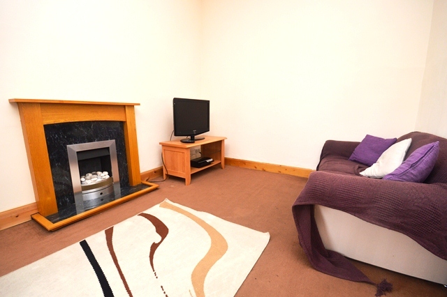  Image of 1 bedroom Flat to rent in Albion Road Edinburgh EH7 at Easter Road Edinburgh Edinburgh, EH7 5QZ