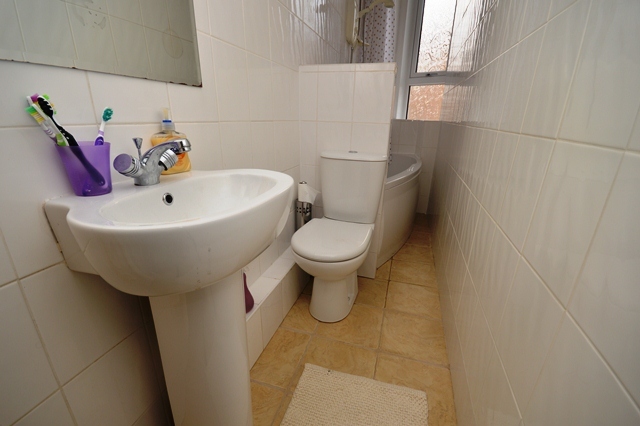  Image of 1 bedroom Flat to rent in Albion Road Edinburgh EH7 at Easter Road Edinburgh Edinburgh, EH7 5QZ