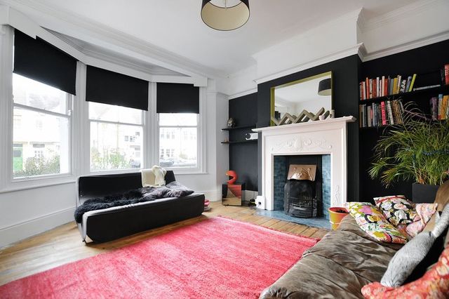  Image of 2 bedroom Flat for sale in Alexandra Road Worthing BN11 at Alexandra Road  Worthing, BN11 2DU