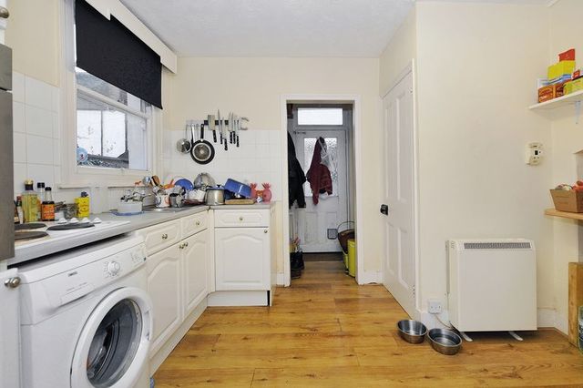  Image of 2 bedroom Flat for sale in Alexandra Road Worthing BN11 at Alexandra Road  Worthing, BN11 2DU