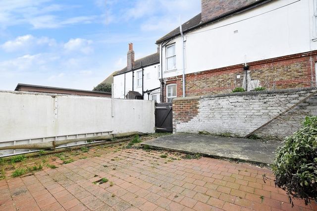  Image of 2 bedroom Flat for sale in Alexandra Road Worthing BN11 at Alexandra Road  Worthing, BN11 2DU