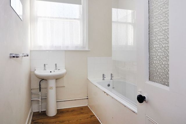  Image of 2 bedroom Flat for sale in Alexandra Road Worthing BN11 at Alexandra Road  Worthing, BN11 2DU