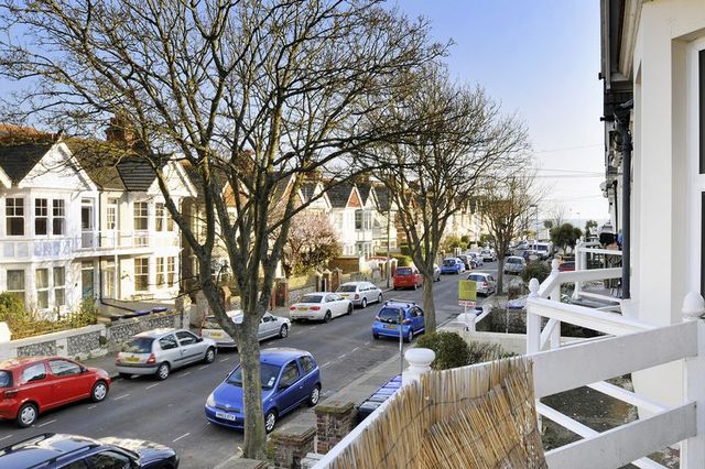  Image of 2 bedroom Flat for sale in Alexandra Road Worthing BN11 at Alexandra Road  Worthing, BN11 2DU