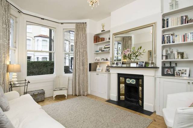  Image of 2 bedroom Ground Flat to rent in Almeric Road London SW11 at Almeric Road  London, SW11 1HL