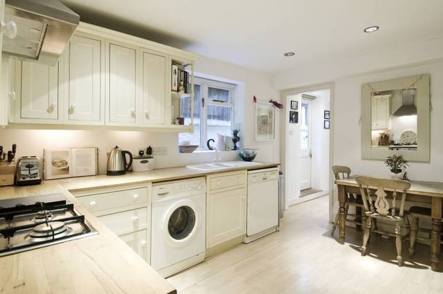  Image of 2 bedroom Ground Flat to rent in Almeric Road London SW11 at Almeric Road  London, SW11 1HL