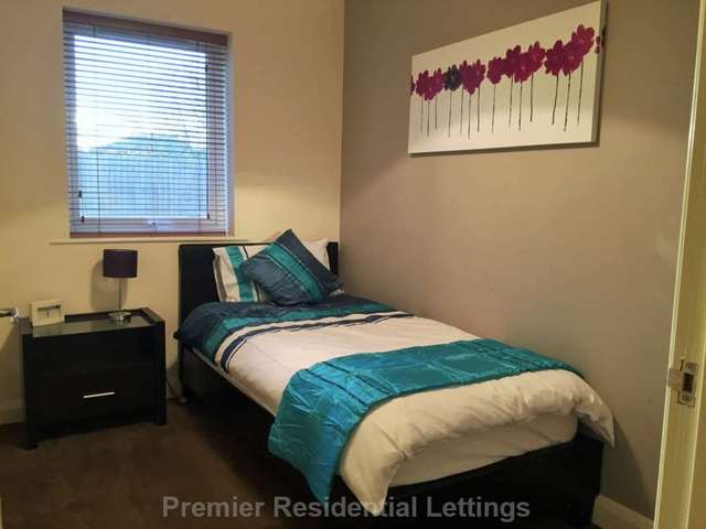  Image of 2 bedroom Apartment to rent in Newbridge Close Radcliffe Manchester M26 at Radcliffe Manchester, M26 2WB