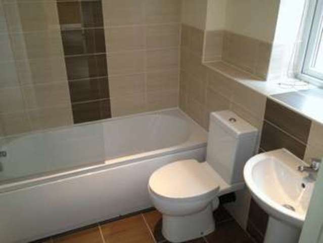  Image of 2 bedroom Flat to rent in Tennyson Road Dudley DY3 at 29-31 Tennyson Road Lower Gornal Dudley, DY3 3AH
