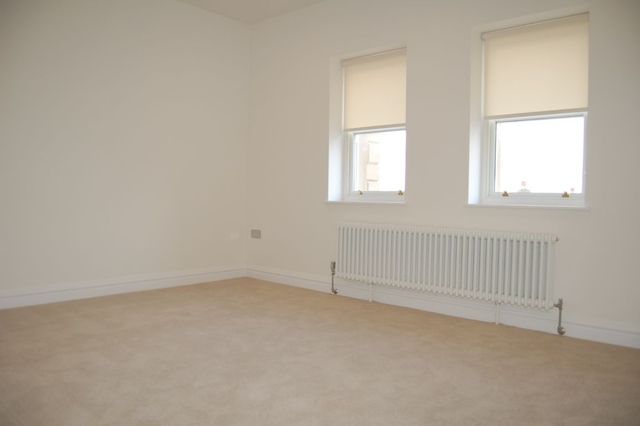  Image of 2 bedroom Apartment to rent in Caistor Drive Bracebridge Heath Lincoln LN4 at Bracebridge Heath Lincoln Bracebridge Heath, LN4 2TA