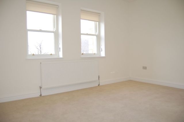  Image of 2 bedroom Apartment to rent in Caistor Drive Bracebridge Heath Lincoln LN4 at Bracebridge Heath Lincoln Bracebridge Heath, LN4 2TA