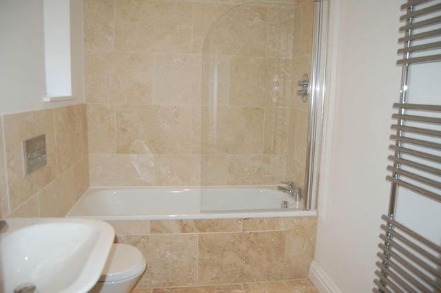  Image of 2 bedroom Apartment to rent in Caistor Drive Bracebridge Heath Lincoln LN4 at Bracebridge Heath Lincoln Bracebridge Heath, LN4 2TA