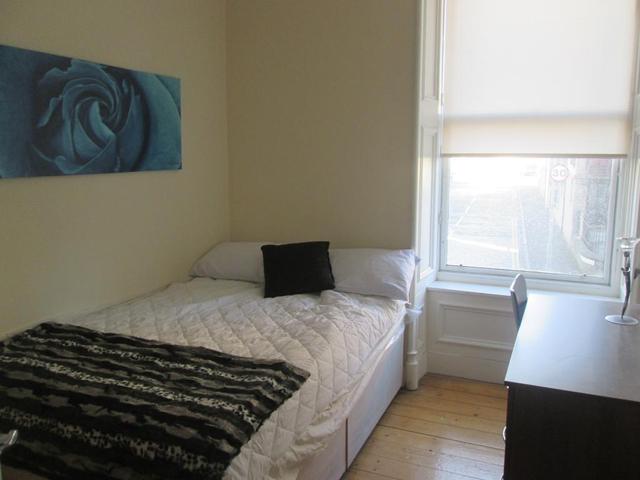  Image of 3 bedroom Flat to rent in Arbroath Road Dundee DD4 at Stobswell Dundee Dundee, DD4 6HJ