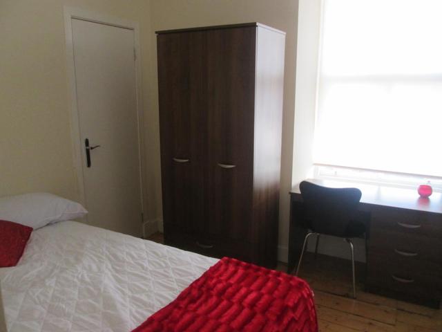  Image of 3 bedroom Flat to rent in Arbroath Road Dundee DD4 at Stobswell Dundee Dundee, DD4 6HJ