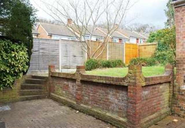 Image of 4 bedroom End of Terrace to rent in Ardmore Lane Buckhurst Hill IG9 at Buckhurst Hill, IG9 5SA