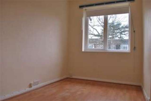  Image of 4 bedroom End of Terrace to rent in Ardmore Lane Buckhurst Hill IG9 at Buckhurst Hill, IG9 5SA