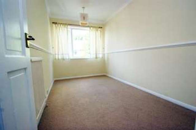  Image of 4 bedroom End of Terrace to rent in Ardmore Lane Buckhurst Hill IG9 at Buckhurst Hill, IG9 5SA