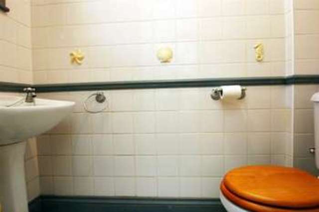  Image of 4 bedroom End of Terrace to rent in Ardmore Lane Buckhurst Hill IG9 at Buckhurst Hill, IG9 5SA