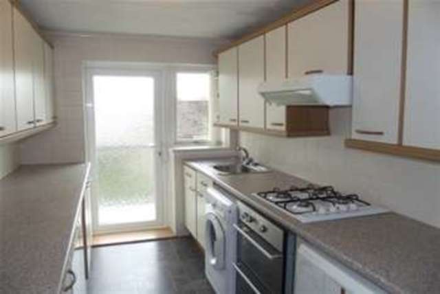  Image of 3 bedroom Flat to rent in Ardnahoe Avenue Glasgow G42 at Glasgow, G42 0DF