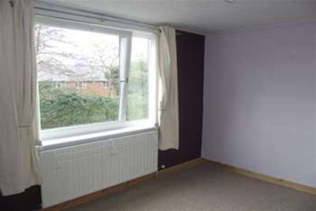  Image of 3 bedroom Flat to rent in Ardnahoe Avenue Glasgow G42 at Glasgow, G42 0DF