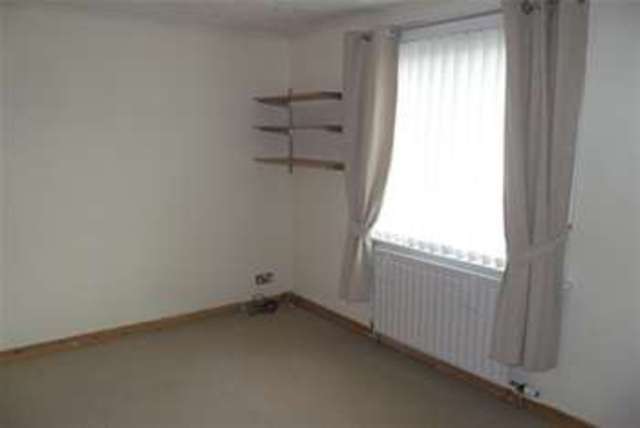  Image of 3 bedroom Flat to rent in Ardnahoe Avenue Glasgow G42 at Glasgow, G42 0DF