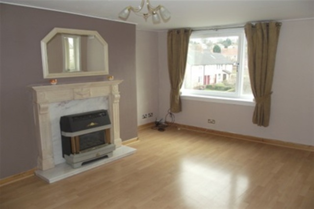  Image of 3 bedroom Flat to rent in Ardnahoe Avenue Glasgow G42 at Toryglen Glasgow Glasgow, G42 0DF