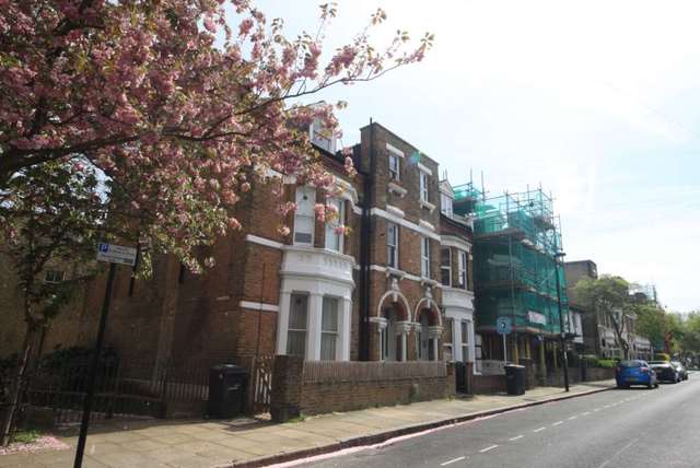  Image of 1 bedroom Flat to rent in Arlingford Road London SW2 at Arlingford Road Brixton London, SW2 2ST